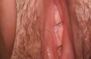 XXX Morena muestra su coño peludo paraguaya follando duro y es follada por un soldado en el sofá