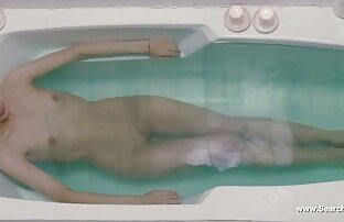 XXX Lusty Layla se aferra a la estantería como ella se golpean duro por cojiendo una paraguaya detrás